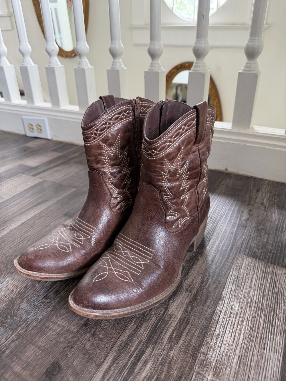 Womens Classic Brown Western Ankle Boots - SIZE 9.5